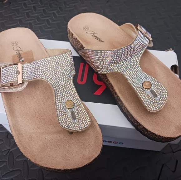 Forever Women Bling T strap Flat Comfy Sandals - Picture 4 of 11
